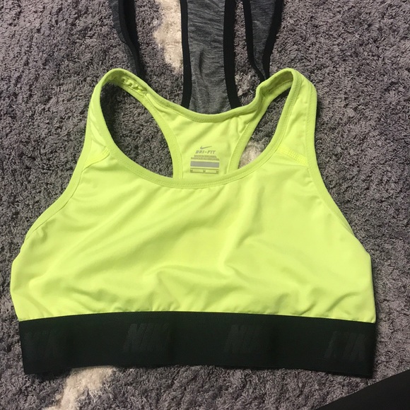 Nike tank top with built in sports bra - Picture 4 of 4